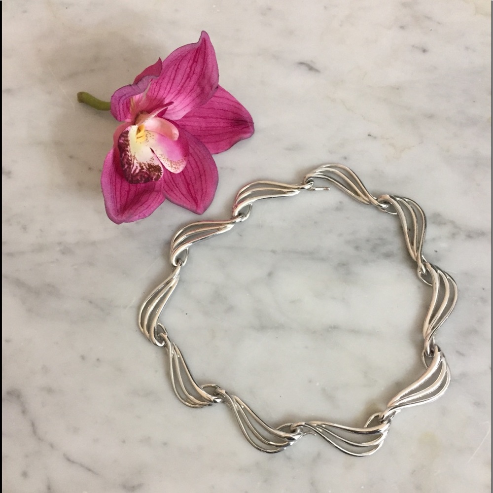 Vintage silvertone necklace.
